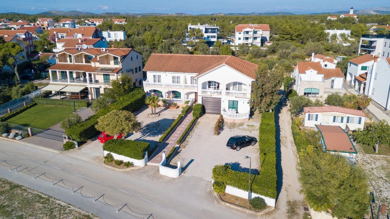 Apartment Robyn On The Beach Срима Екстер'єр фото